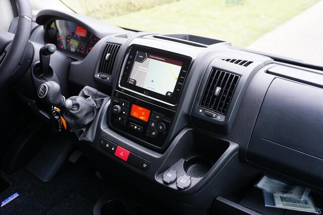 Peugeot BOXER 2.2 BlueHDi 140 L2H2 3.5t Betimmering |Camera |Cruise |Navi |Carplay |Parkeersensoren |Dode hoek detectie |Climate control |Lederen stuur |3500 KG |EURO6D |Nieuwstaat