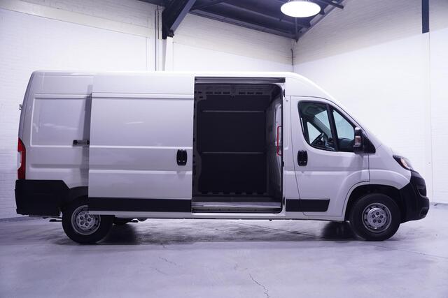 Peugeot BOXER 2.2 BlueHDi 140 pk L3H2 Navi, Camera, PDC achter Airco, Cruise Control, Laadruimte Pakket, 270 Graden Deuren, 3-Zits