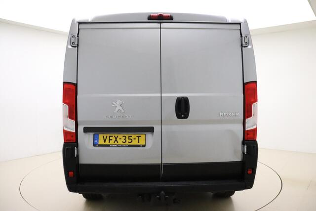 Peugeot BOXER 330 2.2 BlueHDi L1H1 Premium 140 PK | Handgeschakeld | 3-zits | Camera | Trekhaak | Sidebars | Airco | Navigatie | Vloerplaat | Verzwaarde vering | 1e eigenaar