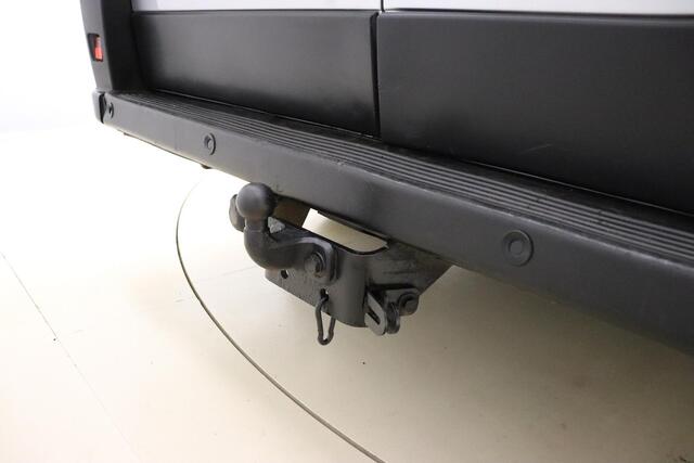 Peugeot BOXER 330 2.2 BlueHDi L1H1 Premium 140 PK | Handgeschakeld | 3-zits | Camera | Trekhaak | Sidebars | Airco | Navigatie | Vloerplaat | Verzwaarde vering | 1e eigenaar