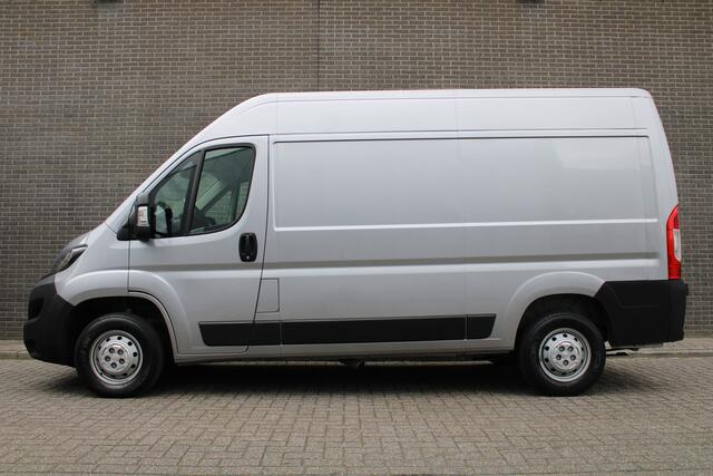 Peugeot BOXER 330 2.2 BlueHDi 140 L2H2 Asphalt CruiseControl, Trekhaak, Airco, Navigatie, Achteruitrijcamera, DAB Radio