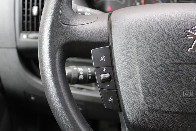 Peugeot BOXER 330 2.2 BlueHDi 140 L2H2 Asphalt CruiseControl, Trekhaak, Airco, Navigatie, Achteruitrijcamera, DAB Radio
