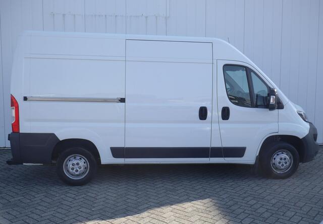 Peugeot BOXER 335 2.0 BlueHDI L2H2 Pro 130 PK | 2-Zits | Cruise Control | Airco | Electrische Ramen Voor | Electrische Vertelbare Buitenspiegels | Laadruimte Pakket