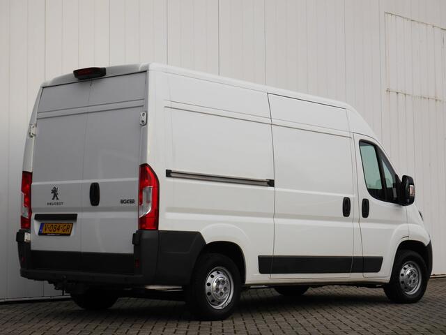 Peugeot BOXER 333 2.0 BlueHDI L2H2 Pro | 130PK | Achteruit Rijcamera | Cruise Control | Trekhaak | Navigatie | 3 Zits | Armleuning | Airco | Bluetooth