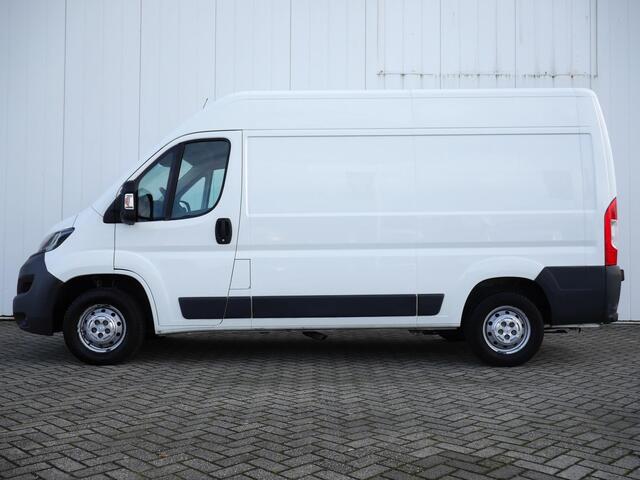 Peugeot BOXER 333 2.0 BlueHDI L2H2 Pro | 130PK | Achteruit Rijcamera | Cruise Control | Trekhaak | Navigatie | 3 Zits | Armleuning | Airco | Bluetooth
