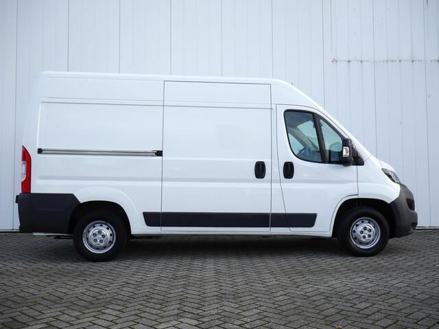 Peugeot BOXER 333 2.0 BlueHDI L2H2 Pro | 130PK | Achteruit Rijcamera | Cruise Control | Trekhaak | Navigatie | 3 Zits | Armleuning | Airco | Bluetooth