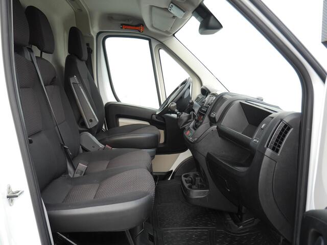Peugeot BOXER 333 2.0 BlueHDI L2H2 Pro | 130PK | Achteruit Rijcamera | Cruise Control | Trekhaak | Navigatie | 3 Zits | Armleuning | Airco | Bluetooth
