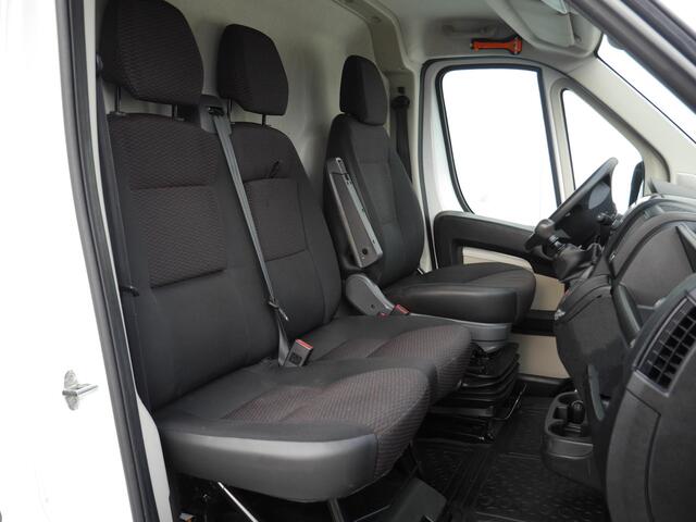 Peugeot BOXER 333 2.0 BlueHDI L2H2 Pro | 130PK | Achteruit Rijcamera | Cruise Control | Trekhaak | Navigatie | 3 Zits | Armleuning | Airco | Bluetooth