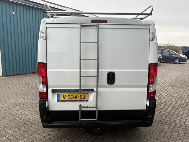 Peugeot BOXER 330 2.0 111Pk BlueHDI L2H1 Premium / Cruise / Airco / IMPERIAAL / Trekhaak / Apk t/m 28-09-2025