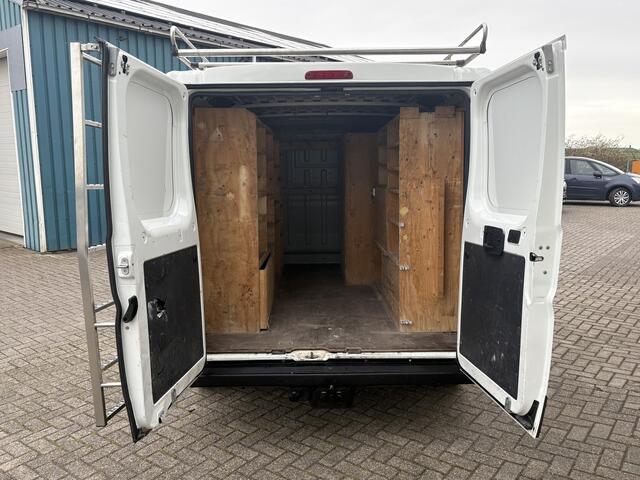 Peugeot BOXER 330 2.0 111Pk BlueHDI L2H1 Premium / Cruise / Airco / IMPERIAAL / Trekhaak / Apk t/m 28-09-2025
