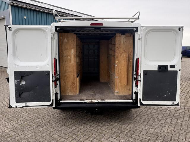 Peugeot BOXER 330 2.0 111Pk BlueHDI L2H1 Premium / Cruise / Airco / IMPERIAAL / Trekhaak / Apk t/m 28-09-2025