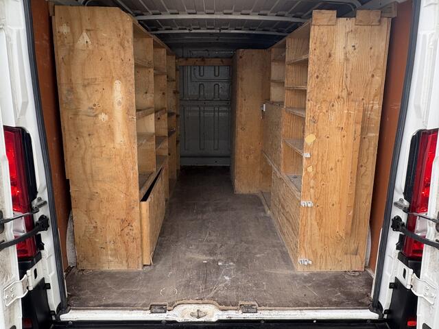 Peugeot BOXER 330 2.0 111Pk BlueHDI L2H1 Premium / Cruise / Airco / IMPERIAAL / Trekhaak / Apk t/m 28-09-2025