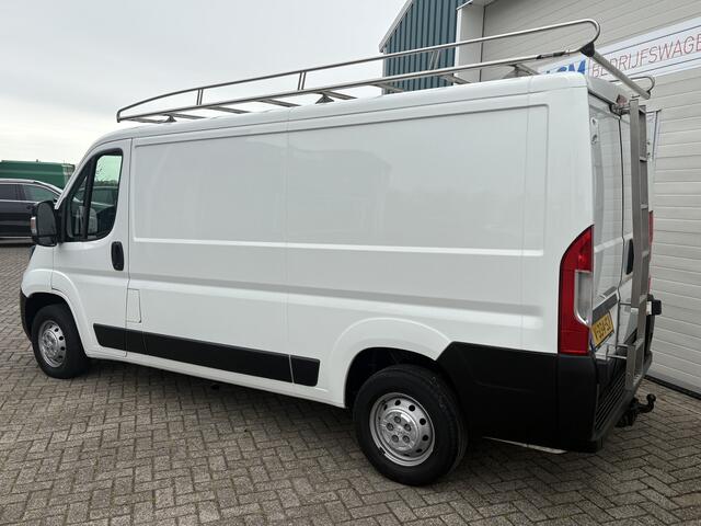 Peugeot BOXER 330 2.0 111Pk BlueHDI L2H1 Premium / Cruise / Airco / IMPERIAAL / Trekhaak / Apk t/m 28-09-2025