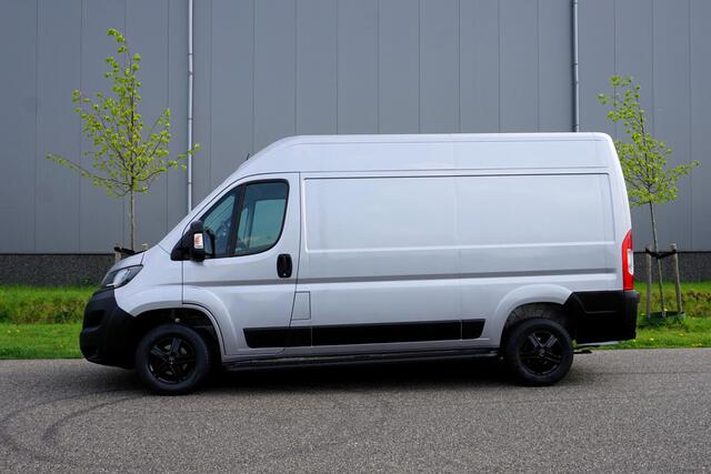 Peugeot BOXER 335 2.2 BlueHDi 165 L2H2 Asphalt 3500 KG |Topstaat |EURO6 |BPM voordeel |1e eigenaar |165 pk |Camera |Cruise |Navi |Betimmering |Trekhaak |Airco