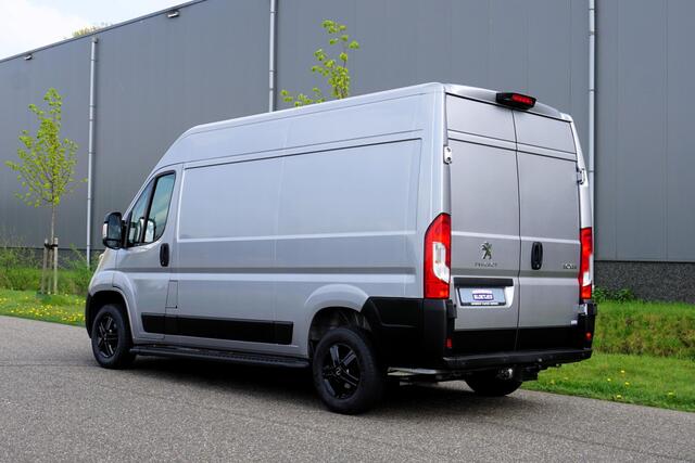 Peugeot BOXER 335 2.2 BlueHDi 165 L2H2 Asphalt 3500 KG |Topstaat |EURO6 |BPM voordeel |1e eigenaar |165 pk |Camera |Cruise |Navi |Betimmering |Trekhaak |Airco