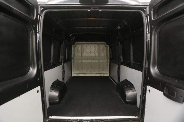 Peugeot BOXER 330 2.0 BlueHDI L2H2 Airco Camera Cruise 3 Persoons Ladder Parkeersensoren Trekhaak