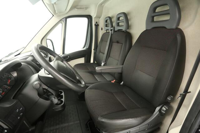 Peugeot BOXER 330 2.0 BlueHDI L2H2 Airco Camera Cruise 3 Persoons Ladder Parkeersensoren Trekhaak