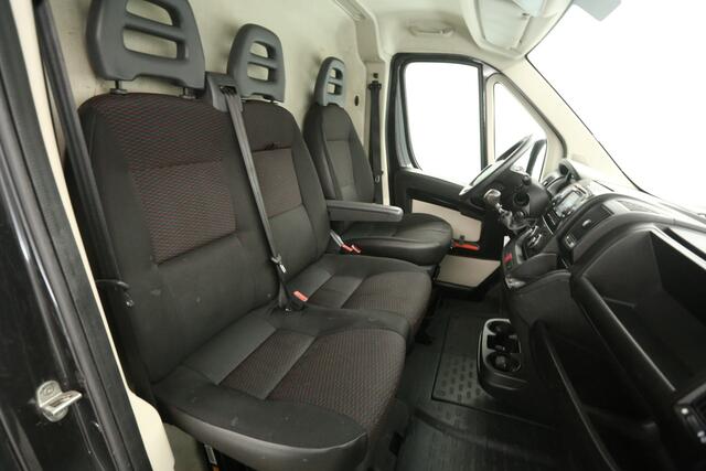 Peugeot BOXER 330 2.0 BlueHDI L2H2 Airco Camera Cruise 3 Persoons Ladder Parkeersensoren Trekhaak
