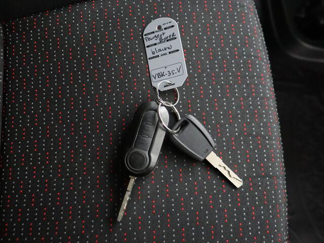 Peugeot BOXER 2.0BlueHDI 130PK L1H1 Premium | 2xSchuifdeur | Navigatie | Airco | Trekhaak