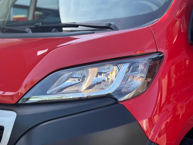 Peugeot BOXER 333 2.0 163pk BlueHDI L3H2 Premium | Trekhaak | Inbouw | Parkeercamera/-sensoren | Cruise Control | Airco | Navigatie | Bluetooth | 3zits |
