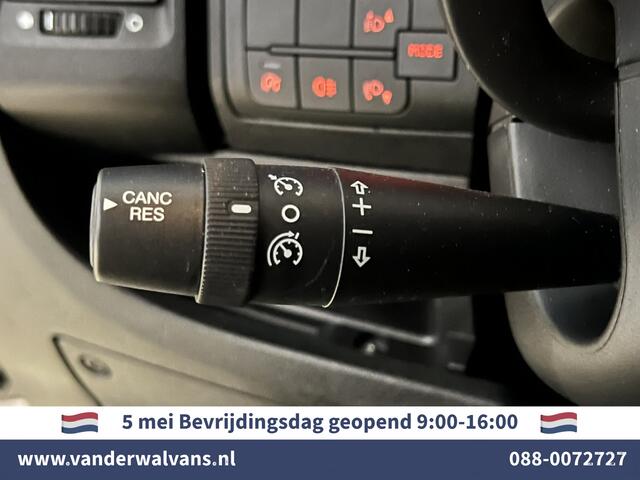 Peugeot BOXER 2.0 BlueHDI 141pk Bakwagen Laadklep Euro6 Airco | Camera | Cruisecontrol | Chauffeursstoel Bijrijdersbank