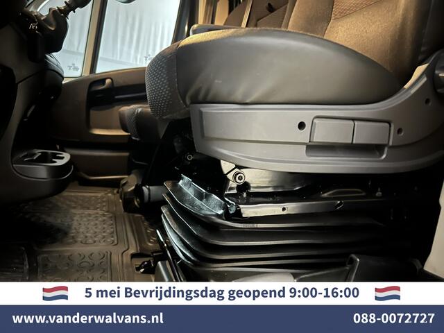 Peugeot BOXER 2.0 BlueHDI 141pk Bakwagen Laadklep Euro6 Airco | Camera | Cruisecontrol | Chauffeursstoel Bijrijdersbank
