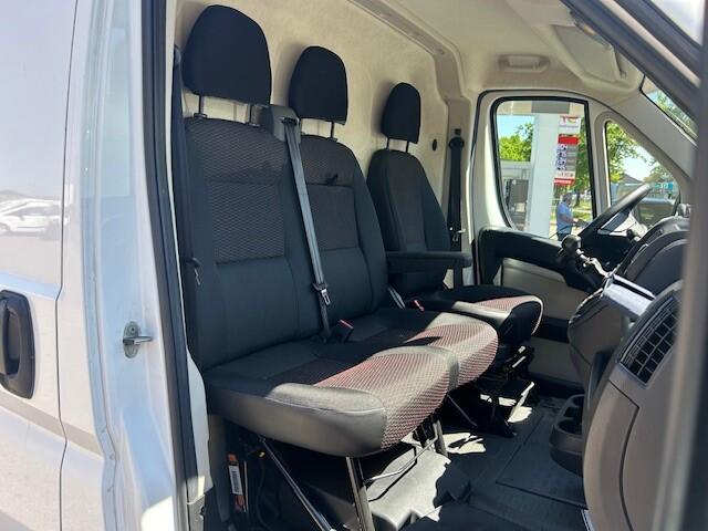 Peugeot BOXER 330 2.0 BlueHDI L1H1 Premium Pack AIRCO I NAVI I CAMERA I 3-ZITS I EURO-6 I TREKHAAK I EXTRA SLOTEN LAADRUIMTE