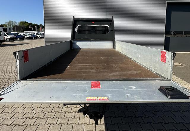 Peugeot BOXER Open laadbak 2.2 165PK L4 DC Dubbele cabine Peugeot Boxer Open laadbak 2.2 BlueHDi 165 L4 Zwaar DC 3.5t