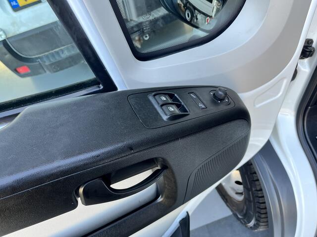 Peugeot BOXER 435 2.0 BlueHDI L3 DC Kipper Open laadbak Airco Cruise controle Trekhaak 3000kg trekgewicht 7-persoons Gereedschapskist Euro 6 P-up Kieper Pritshe