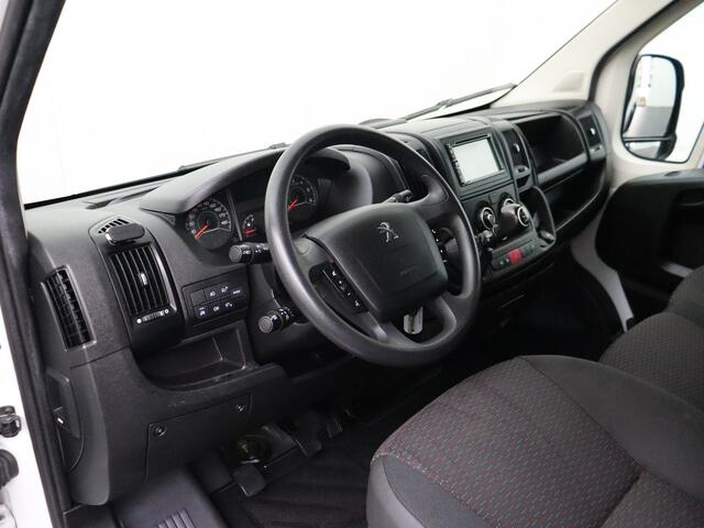 Peugeot BOXER 2.2BlueHDi 120PK L3H2 Premium | Navigatie | Airco | Camera | 3-Persoons | Betimmering