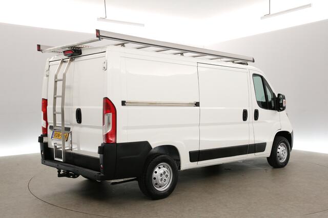 Peugeot BOXER 330 2.2 BlueHDi 120 L2H1 | MARGE! | Airco | Camera | Cruise | Navigatie | 3 Persoons | PDC | Imperiaal | Trekhaak