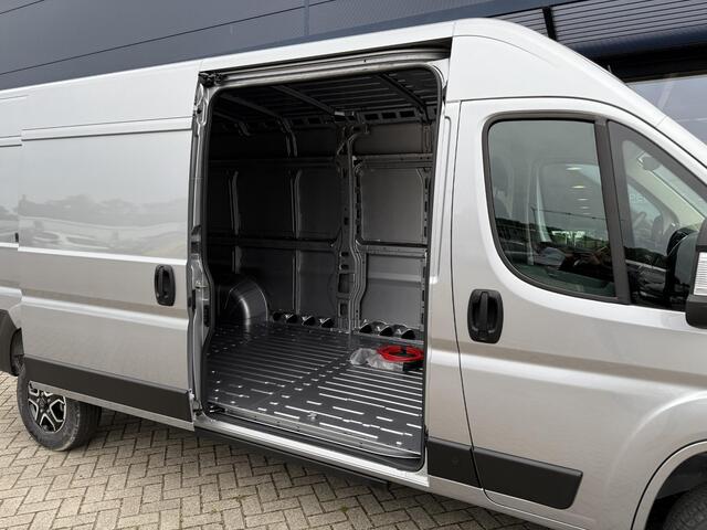 Peugeot BOXER e-Boxer 3.5t L3H2 Zwaar 110 kWh 100% Elektrisch | Pakket Visibility LED | Pakket City Plus | 3-Zits | Mirror Screen | Parkeersensor | Camera | Licht Metalen Velgen | uit voorraad leverbaar