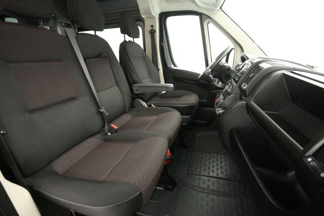 Peugeot BOXER 335 2.2 BlueHDi L3H2 | 140PK | DC | 6-Zits | Airco | Camera | Cruise | Navi | Parkeersensoren | Trekhaak