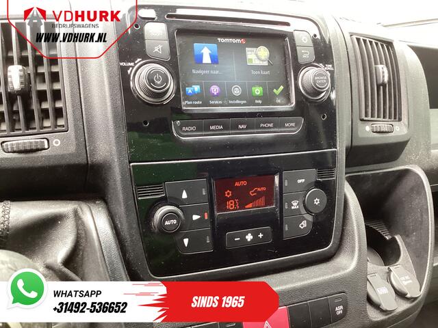 Peugeot BOXER 2.0 HDI 130 pk EXPORT Climate/ Cruise/ Gev. Stoel/ Navi/ PDC/ Trekhaak/ 2.5t Trekverm.