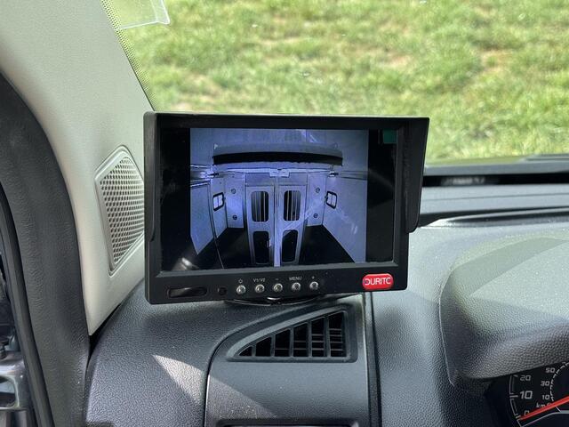 Peugeot BOXER Allure Sport Paardenwagen 2.2 HDI 165pk | 1640kg laadvermogen | 3-zitplaatsen | Trekhaak | Lederen bekleding | Navigatie | Climate | Videobewaking |