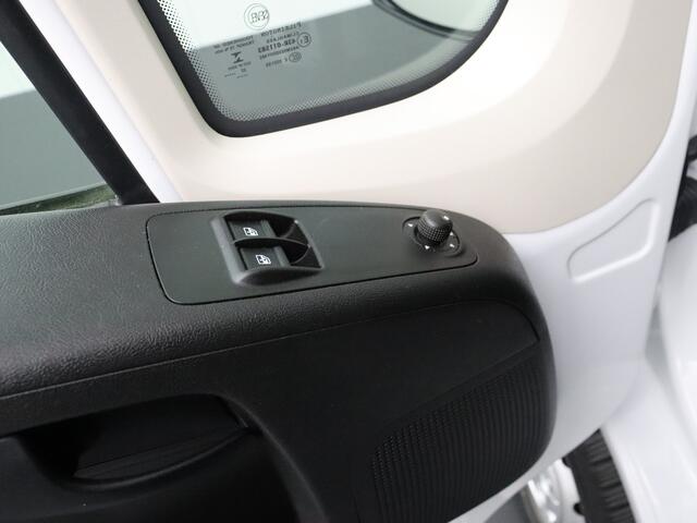 Peugeot BOXER 2.3CDTi 140PK Bakwagen+Laadklep 750Kg | Airco | Camera | 3-Persoons | Dakspoiler