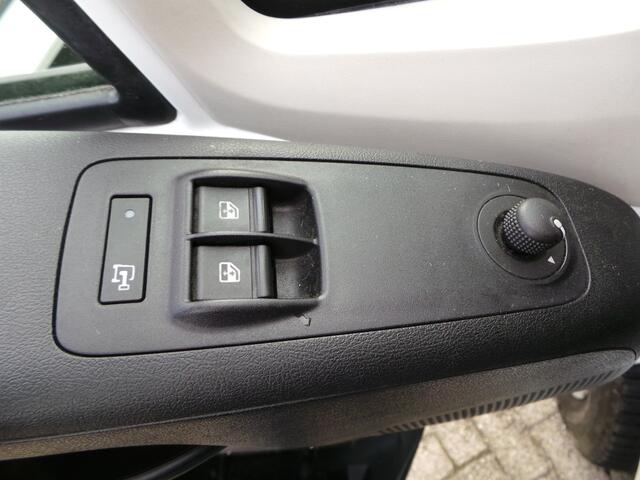 Peugeot BOXER 333 2.0 BlueHDI L1H2 Premium Airco,Cruise,navigatie,Camera,Enz Bedrijfswageninrichting