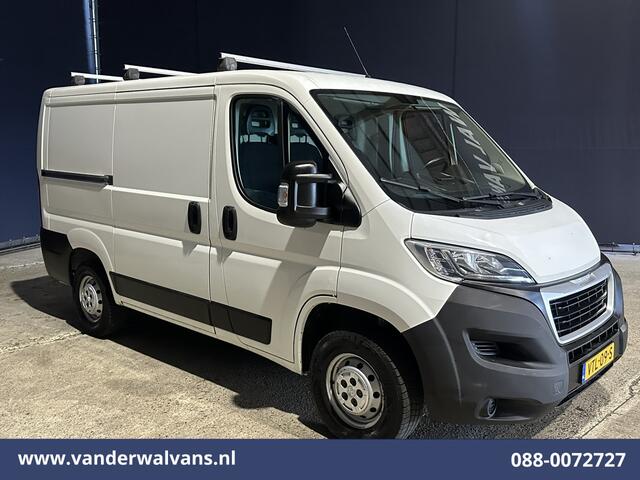 Peugeot BOXER 2.2 BlueHDi 120pk L1H1 Euro6 Airco | Dakdragers | 2500kg Trekhaak Bijrijdersbank
