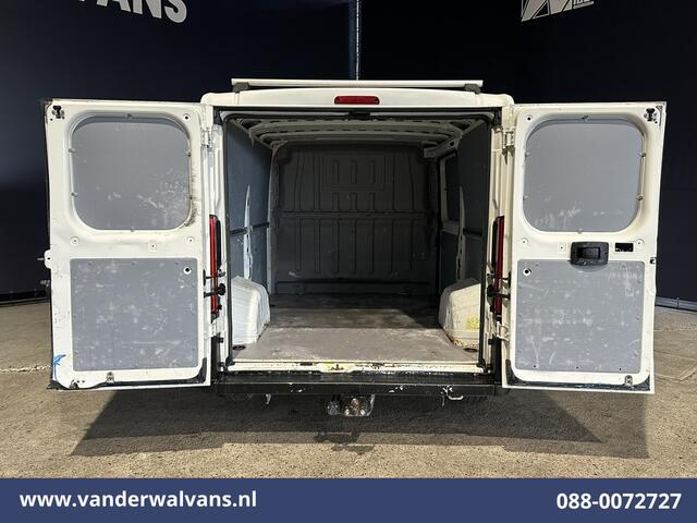 Peugeot BOXER 2.2 BlueHDi 120pk L1H1 Euro6 Airco | Dakdragers | 2500kg Trekhaak Bijrijdersbank