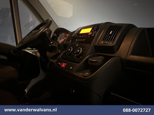 Peugeot BOXER 2.2 BlueHDi 120pk L1H1 Euro6 Airco | Dakdragers | 2500kg Trekhaak Bijrijdersbank