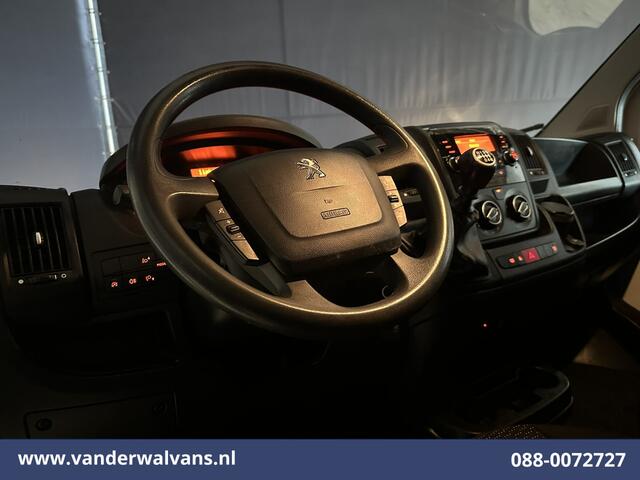 Peugeot BOXER 2.2 BlueHDi 120pk L1H1 Euro6 Airco | Dakdragers | 2500kg Trekhaak Bijrijdersbank