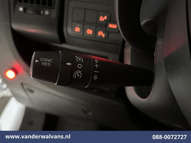 Peugeot BOXER 2.2 BlueHDi 141pk Bakwagen Laadklep Euro6 Airco | Cruisecontrol | 985kg laadvermogen Bijrijdersbank