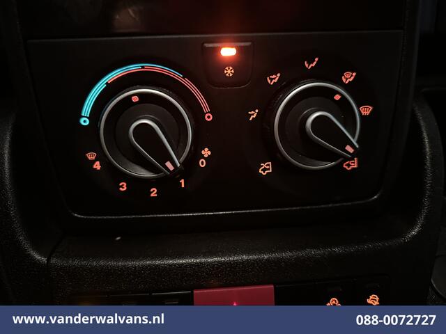 Peugeot BOXER 2.2 BlueHDi 141pk Bakwagen Laadklep Euro6 Airco | Cruisecontrol | 985kg laadvermogen Bijrijdersbank