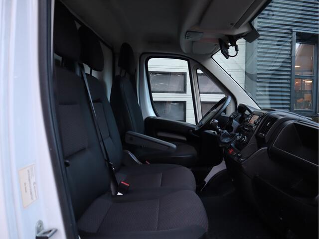 Peugeot BOXER 2.2 BlueHDi 141pk Euro 6 Bakwagen 4,5m - Navi - Camera - Cruise