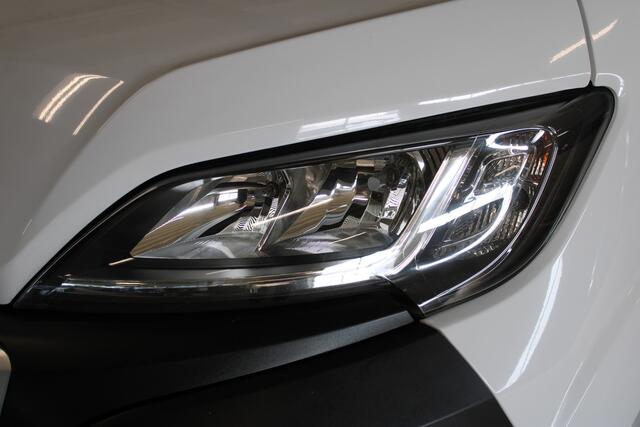 Peugeot BOXER 330 2.2 BlueHDi 140 L2H2 Premium | Incl. 12 maanden garantie | Cruise control | Parkeercamera | Airco | Bluetooth | DAB Radio | Start/stop systeem | Multifunctioneel stuurwiel |