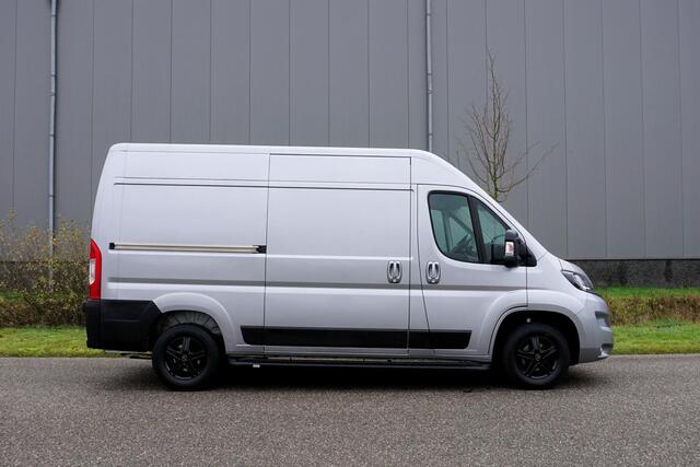 Peugeot BOXER 335 2.2 BlueHDi 165 L2H2 Asphalt in Topstaat |1e eigenaar |3500 KG |165 PK |EURO6D |Metallic |Camera |Cruise |Navi |Airco |Bumpers in kleur |Bluetooth |BPM Vrij