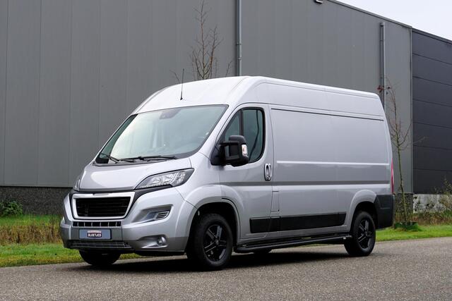 Peugeot BOXER 335 2.2 BlueHDi 165 L2H2 Asphalt in Topstaat |1e eigenaar |3500 KG |165 PK |EURO6D |Metallic |Camera |Cruise |Navi |Airco |Bumpers in kleur |Bluetooth |BPM Vrij