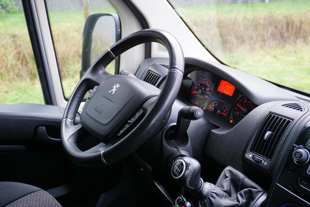 Peugeot BOXER 335 2.2 BlueHDi 165 L2H2 Asphalt in Topstaat |1e eigenaar |3500 KG |165 PK |EURO6D |Metallic |Camera |Cruise |Navi |Airco |Bumpers in kleur |Bluetooth |BPM Vrij