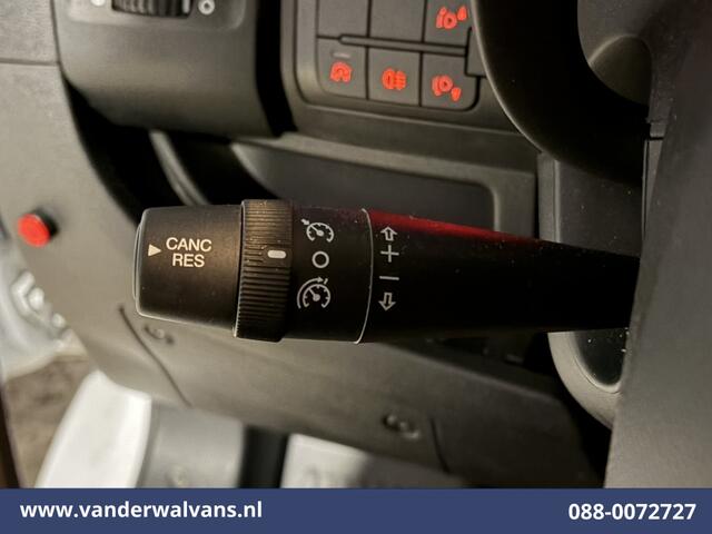 Peugeot BOXER 2.2 BlueHDi 141pk Bakwagen Laadklep Euro6 Airco | Cruisecontrol | 955kg laadvermogen Bijrijdersbank