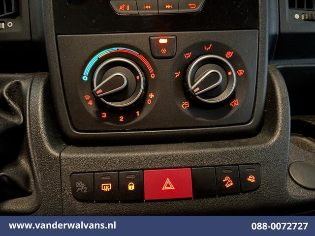 Peugeot BOXER 2.2 BlueHDi 141pk Bakwagen Laadklep Euro6 Airco | Cruisecontrol | 955kg laadvermogen Bijrijdersbank